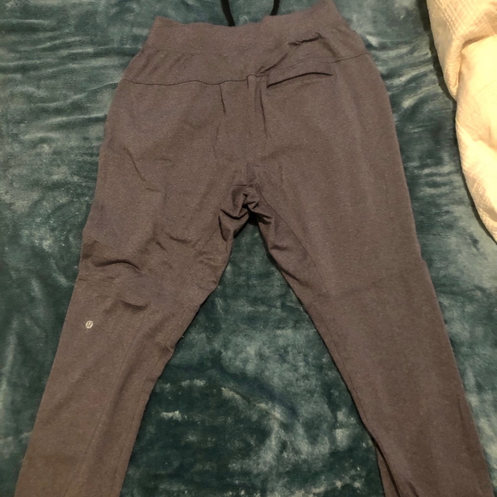 Men’s Gray Lululemon Joggers in Size Medium